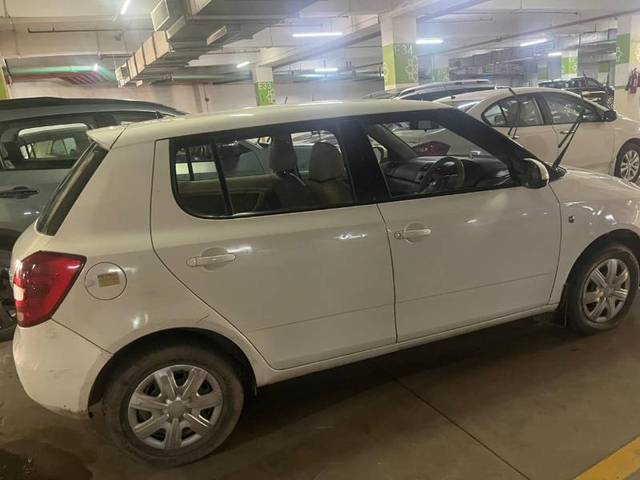 https://images10.gaadi.com/usedgaadi-sellcar/UsedCar/e54c5987a/8f831d7e-d29a-4fcd-836c-04a49ec7fa97.jpg?imwidth=6401