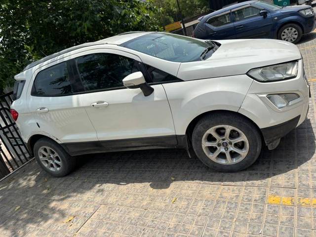 https://images10.gaadi.com/usedgaadi-sellcar/UsedCar/e54c6c2aa/1ba652c7-79ac-4a57-852c-f262bf443423.jpg?imwidth=6400