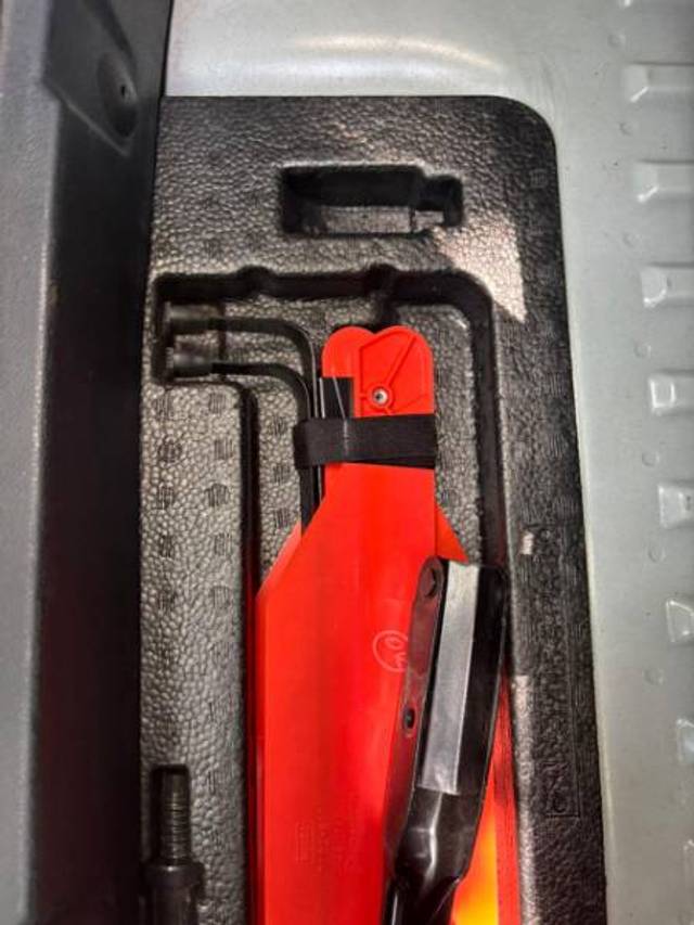 https://images10.gaadi.com/usedgaadi-sellcar/UsedCar/e54c6c2aa/6aa672a2-aa89-48a0-83ff-e0ae1064d4ee.jpg?imwidth=6402