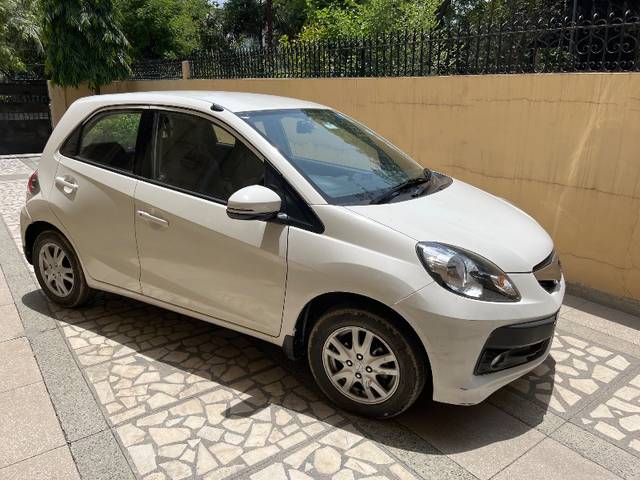 https://images10.gaadi.com/usedgaadi-sellcar/UsedCar/e54c7c81a/bc02a1ae-a0b1-491a-9538-4e60826677c1.jpg?imwidth=6401