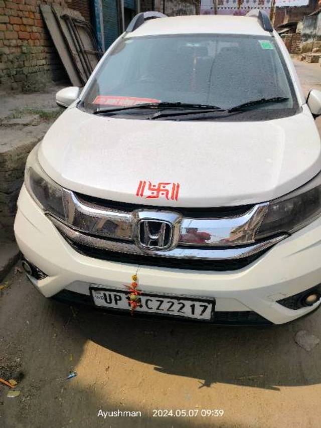 https://images10.gaadi.com/usedgaadi-sellcar/UsedCar/e54c968da/5c8f0e72-59b8-4aea-aacf-2d799b3e3753.jpg?imwidth=6400