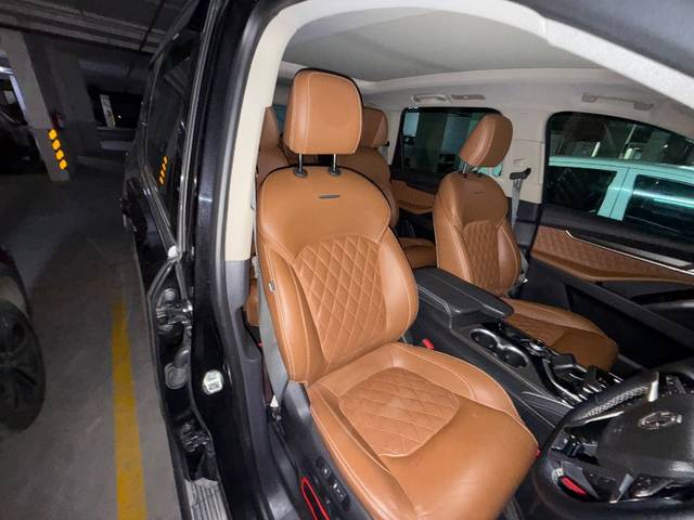 https://images10.gaadi.com/usedgaadi-sellcar/UsedCar/e54cf9daa/3ea457e3-213f-4db8-92c4-8559eadb91df.jpeg?imwidth=6401