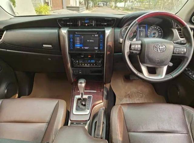 https://images10.gaadi.com/usedgaadi-sellcar/UsedCar/e54d1f6fa/f8b8bf4d-d12f-4561-8324-499febcc1793.jpg?imwidth=6401