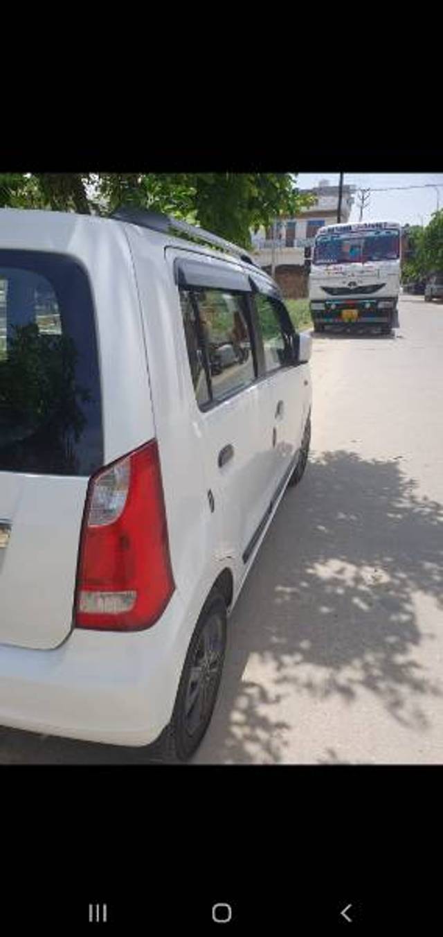 https://images10.gaadi.com/usedgaadi-sellcar/UsedCar/e54d88d2a/b47ed171-6a5c-4abb-a055-a1fceaa39076.jpg?imwidth=6401