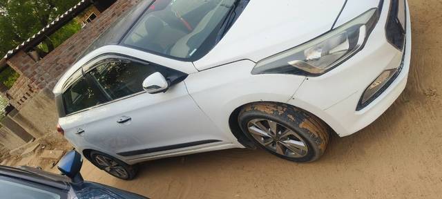 https://images10.gaadi.com/usedgaadi-sellcar/UsedCar/e54de5e1a/a58ddb87-a68f-45ea-bc13-7640c1ea4c4f.jpg?imwidth=6402