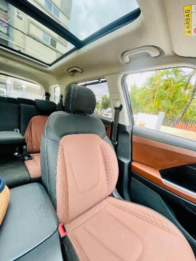 https://images10.gaadi.com/usedgaadi-sellcar/UsedCar/e54dec8ca/f98ecdb5-4b0c-49d7-bb3d-f00bb3255363.jpeg?imwidth=6402