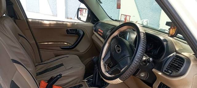https://images10.gaadi.com/usedgaadi-sellcar/UsedCar/e54e3ba9a/84778fce-20fd-4f72-95a9-4f6991c34738.jpg?imwidth=6402