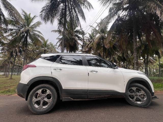 https://images10.gaadi.com/usedgaadi-sellcar/UsedCar/e54e4130a/35c7286e-e2aa-426b-9028-6f17060c78db.jpeg?imwidth=6401