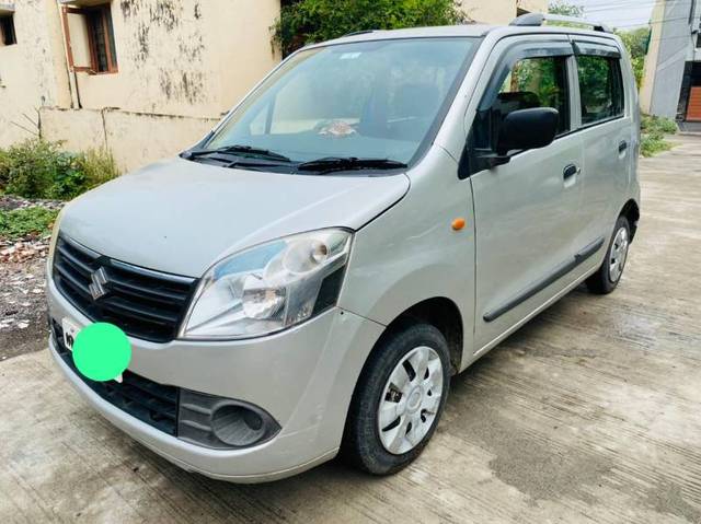 https://images10.gaadi.com/usedgaadi-sellcar/UsedCar/e54e6fbea/592dde4a-e746-4e23-925e-eaa88732e921.jpg?imwidth=6400