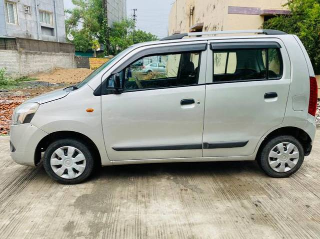 https://images10.gaadi.com/usedgaadi-sellcar/UsedCar/e54e6fbea/d0b57041-ef11-48cd-918e-1ea8c72134b1.jpg?imwidth=6402