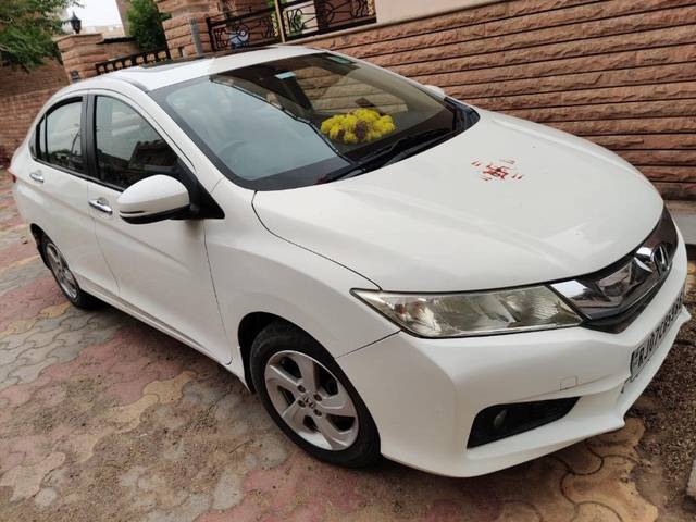 https://images10.gaadi.com/usedgaadi-sellcar/UsedCar/e54ee85aa/8f2f6142-14d7-438e-bdd5-217504fdab4e.jpeg?imwidth=6400