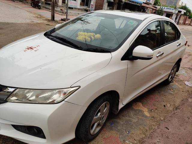 https://images10.gaadi.com/usedgaadi-sellcar/UsedCar/e54ee85aa/a6685f14-979b-4632-8d1f-bb17233b4304.jpeg?imwidth=6401