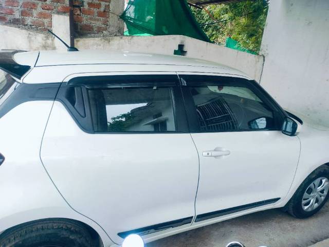 https://images10.gaadi.com/usedgaadi-sellcar/UsedCar/e54f66a0a/85bf4592-2f72-4127-898a-07fe446bf2c7.jpg?imwidth=6401