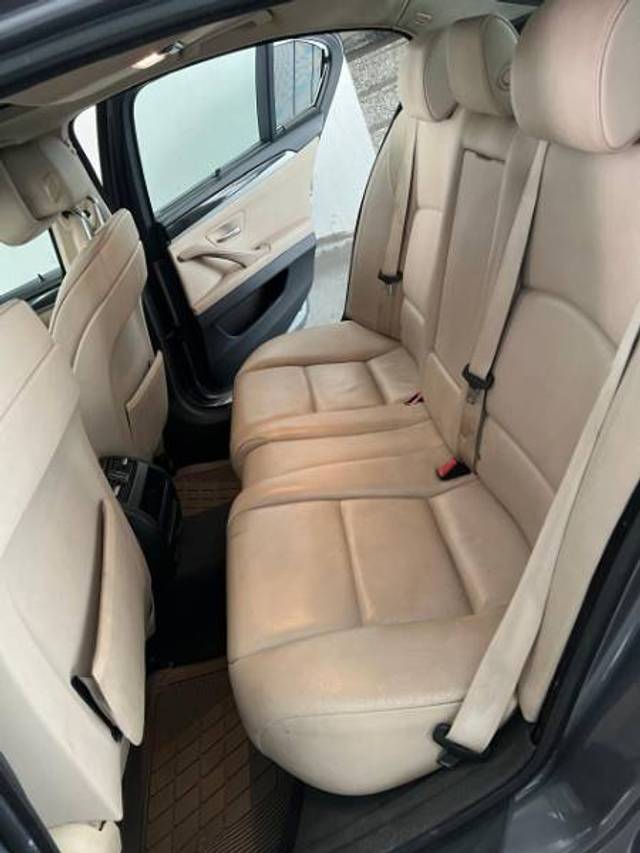 https://images10.gaadi.com/usedgaadi-sellcar/UsedCar/e54f992fa/a69f0c88-236a-49eb-af0d-226234166943.jpeg?imwidth=6401