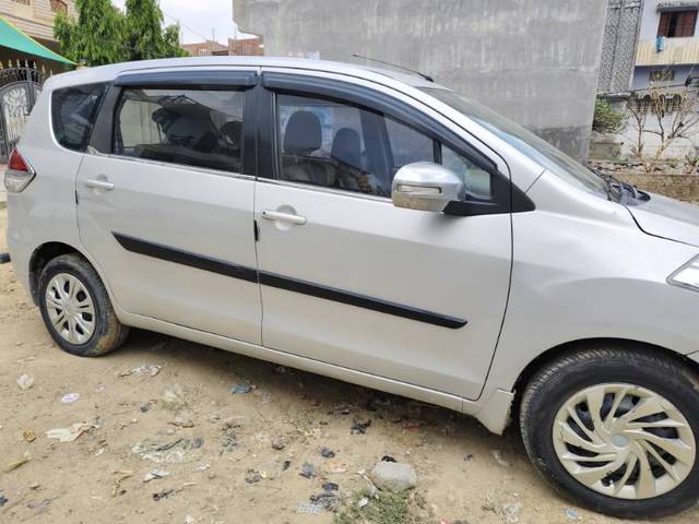 https://images10.gaadi.com/usedgaadi-sellcar/UsedCar/e54fce10a/132b10c4-e756-4dd0-a726-e1ed9363dab4.jpg?imwidth=6401