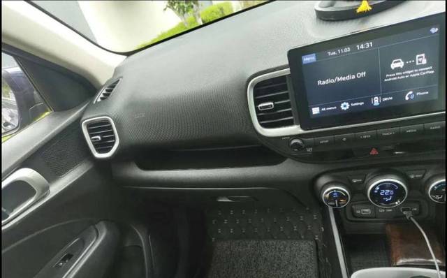 https://images10.gaadi.com/usedgaadi-sellcar/UsedCar/e54feec8a/19ada286-1530-4db8-a3ac-d680e49e1feb.jpg?imwidth=6402