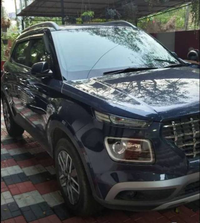 https://images10.gaadi.com/usedgaadi-sellcar/UsedCar/e54feec8a/7447c418-db92-4e6d-bc61-ff70a242124c.jpg?imwidth=6400