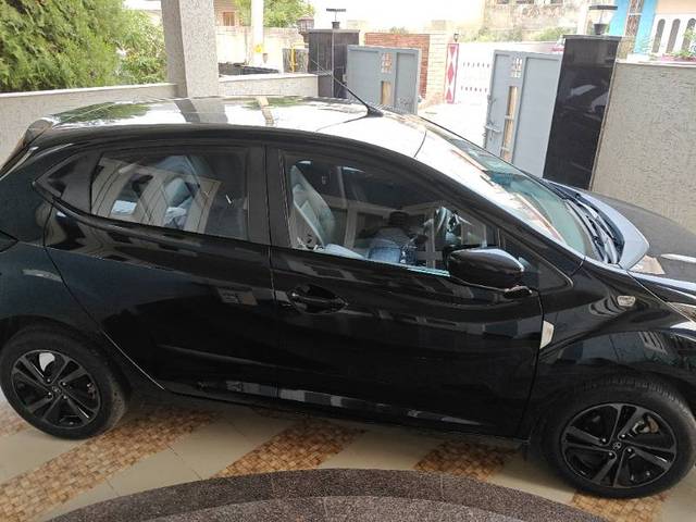 https://images10.gaadi.com/usedgaadi-sellcar/UsedCar/e5500071a/83cf5b67-bab2-46df-ae87-dc8576ae6120.jpg?imwidth=6402