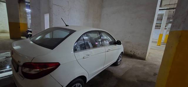 https://images10.gaadi.com/usedgaadi-sellcar/UsedCar/e55012d3a/ec9f46d3-5b29-450a-aa12-39a9f3b047a1.jpg?imwidth=6401