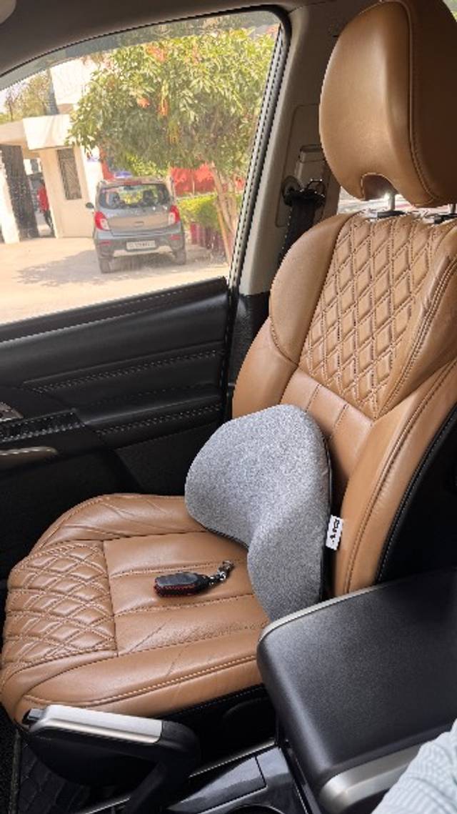 https://images10.gaadi.com/usedgaadi-sellcar/UsedCar/e55013c0a/137499b0-f87c-4f8a-a726-7cbc0cbe327e.jpeg?imwidth=6402