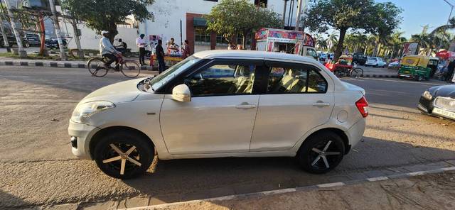 https://images10.gaadi.com/usedgaadi-sellcar/UsedCar/e55025c9a/bb62f82e-0237-4845-9082-20e532eeeb26.jpg?imwidth=6401