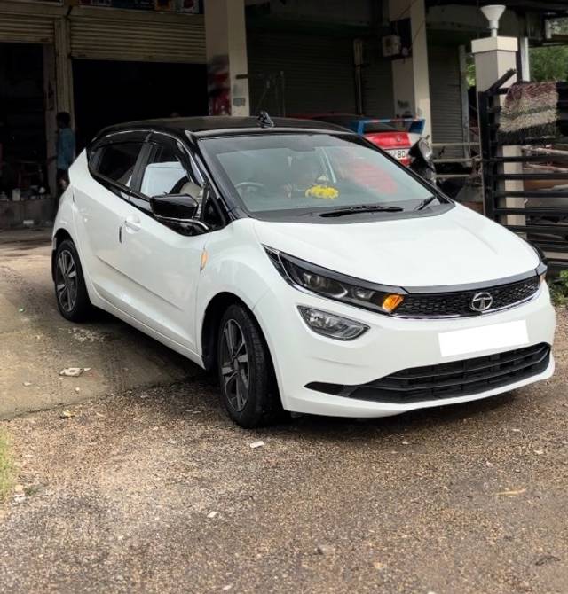https://images10.gaadi.com/usedgaadi-sellcar/UsedCar/e550bb7aa/db390761-132c-4ae6-b18a-f72bd54de446.jpeg?imwidth=6400