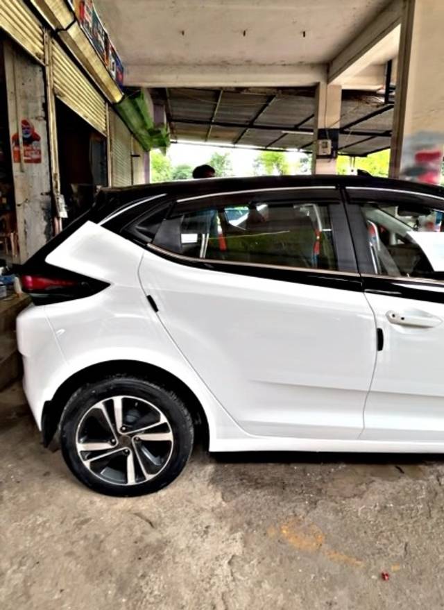 https://images10.gaadi.com/usedgaadi-sellcar/UsedCar/e550bb7aa/e537977b-7dff-4101-8ca9-c512303a19ee.jpeg?imwidth=6402