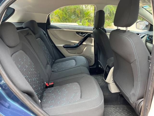 https://images10.gaadi.com/usedgaadi-sellcar/UsedCar/e550e171a/2469b34a-c317-4147-9bef-6e8f91c09e3e.jpeg?imwidth=6402