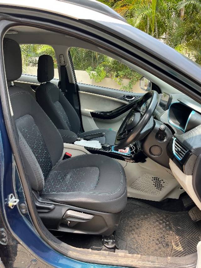 https://images10.gaadi.com/usedgaadi-sellcar/UsedCar/e550e171a/9e379c9f-b1cf-4fb7-ad12-dc3e4771b25f.jpeg?imwidth=6401