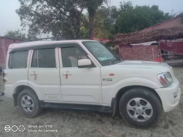 https://images10.gaadi.com/usedgaadi-sellcar/UsedCar/e55104cda/06c117d2-e5ea-43f3-b798-ab4e04dc0ed3.jpg?imwidth=6400