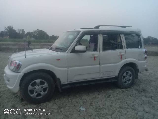 https://images10.gaadi.com/usedgaadi-sellcar/UsedCar/e55104cda/babf667e-cbb8-465e-811f-94f6d040a494.jpg?imwidth=6402