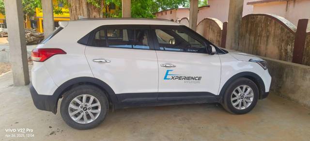 https://images10.gaadi.com/usedgaadi-sellcar/UsedCar/e5512108a/29780a13-8bb6-4abd-94ef-4482e07ec0e4.jpg?imwidth=6402