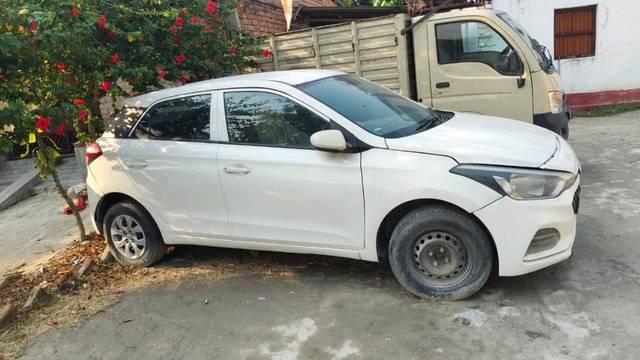 https://images10.gaadi.com/usedgaadi-sellcar/UsedCar/e551d158a/3cf2205e-90b2-4786-9514-0fd94e7bf03d.jpg?imwidth=6400