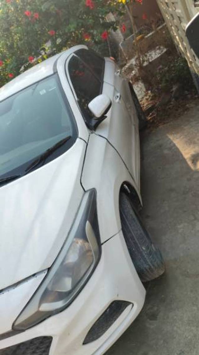 https://images10.gaadi.com/usedgaadi-sellcar/UsedCar/e551d158a/85f08541-3b04-4da8-8526-58b6ad97a553.jpg?imwidth=6402