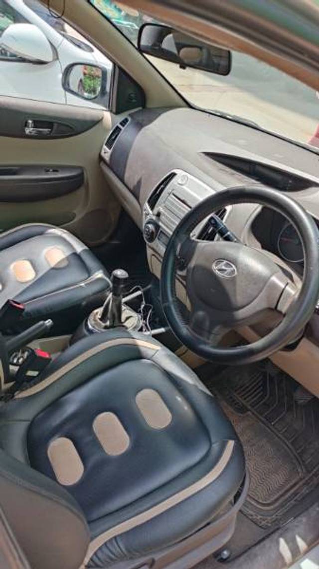 https://images10.gaadi.com/usedgaadi-sellcar/UsedCar/e551d934a/92742608-9f6c-4591-999b-00b54d8d306a.jpg?imwidth=6401
