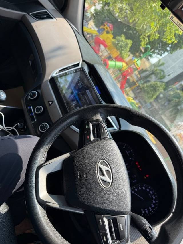 https://images10.gaadi.com/usedgaadi-sellcar/UsedCar/e5520f86a/8e37801e-235c-48da-9f97-9111be8c1762.jpeg?imwidth=6401