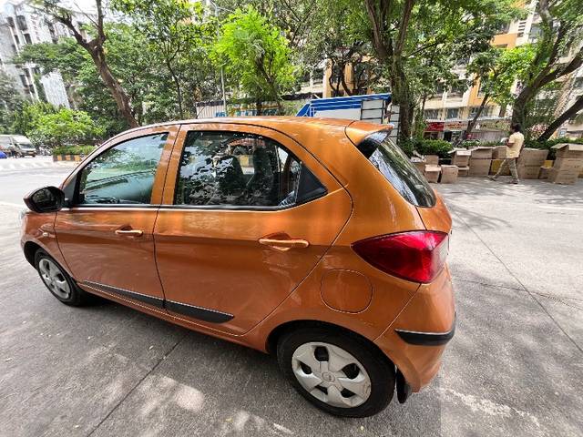 https://images10.gaadi.com/usedgaadi-sellcar/UsedCar/e5523b43a/875fc5e9-74ff-4482-86c2-a4ad2caf128a.jpeg?imwidth=6402
