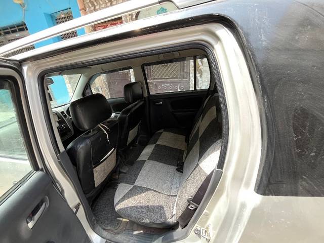 https://images10.gaadi.com/usedgaadi-sellcar/UsedCar/e55253d3a/23e0bfac-b0d1-46b8-8487-073add360c49.jpeg?imwidth=6400