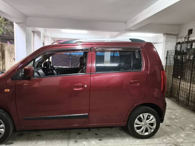 https://images10.gaadi.com/usedgaadi-sellcar/UsedCar/e552708da/6cf8b9bd-2d27-448d-bf1a-41d23bb30977.jpg?imwidth=6401