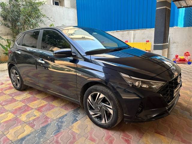 https://images10.gaadi.com/usedgaadi-sellcar/UsedCar/e5527d6aa/48b25b0d-ef90-4d75-806e-41b50031aee1.jpeg?imwidth=6400