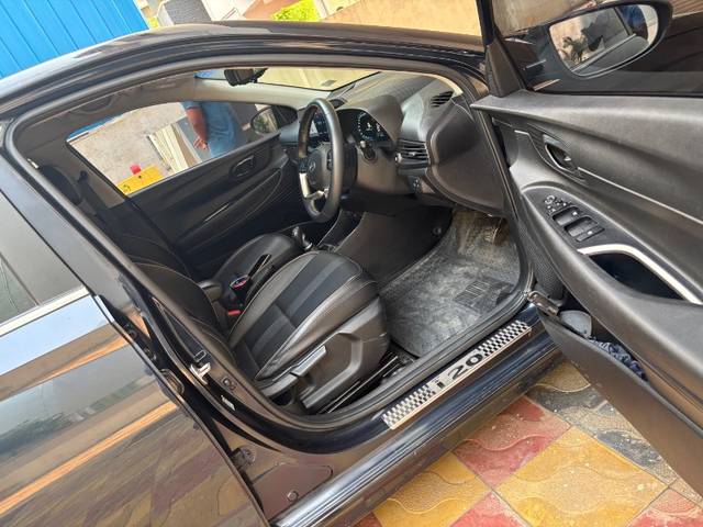 https://images10.gaadi.com/usedgaadi-sellcar/UsedCar/e5527d6aa/5cdbc5d1-a839-4d16-aa91-aef30040cff5.jpeg?imwidth=6401