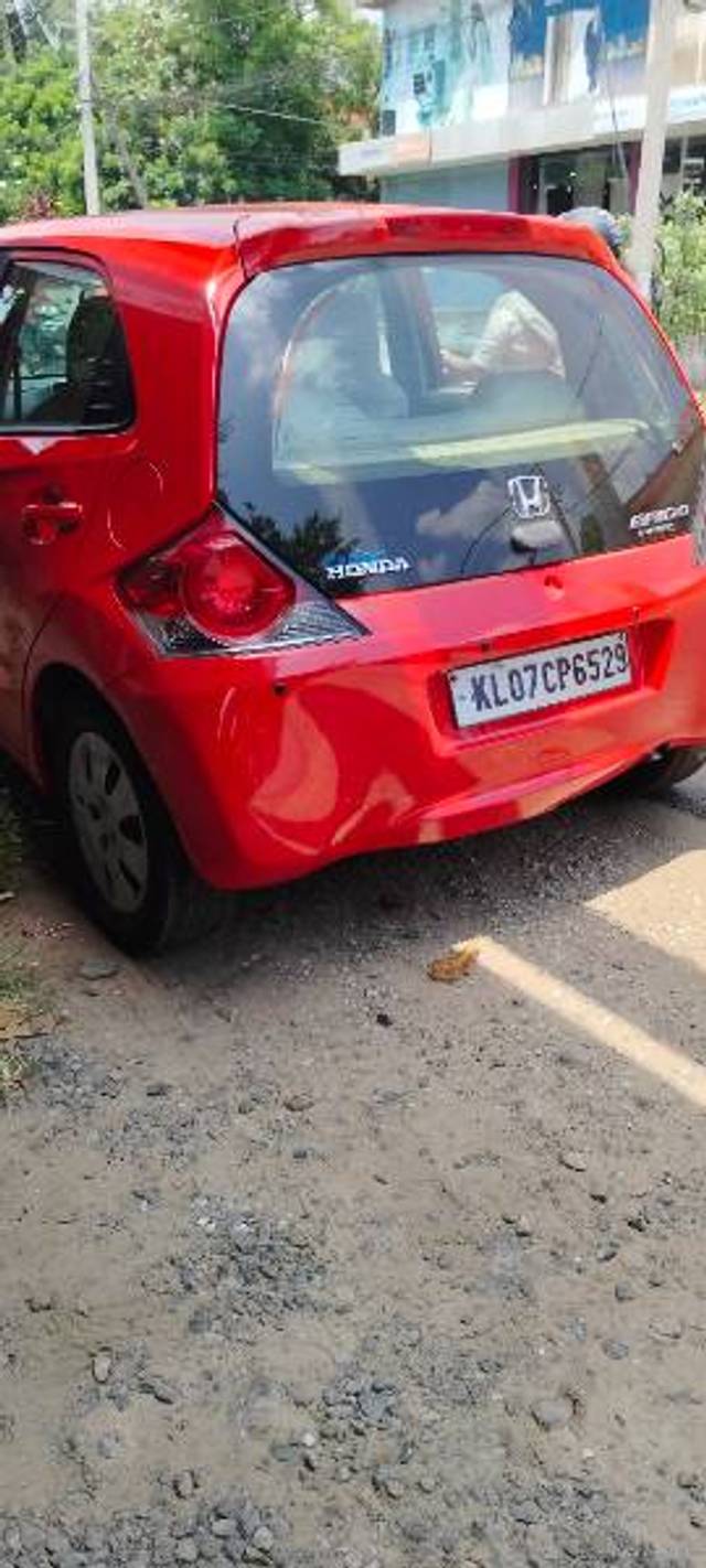 https://images10.gaadi.com/usedgaadi-sellcar/UsedCar/e552bb35a/2bf225fd-dac1-425f-b216-b4389608134c.jpg?imwidth=6401