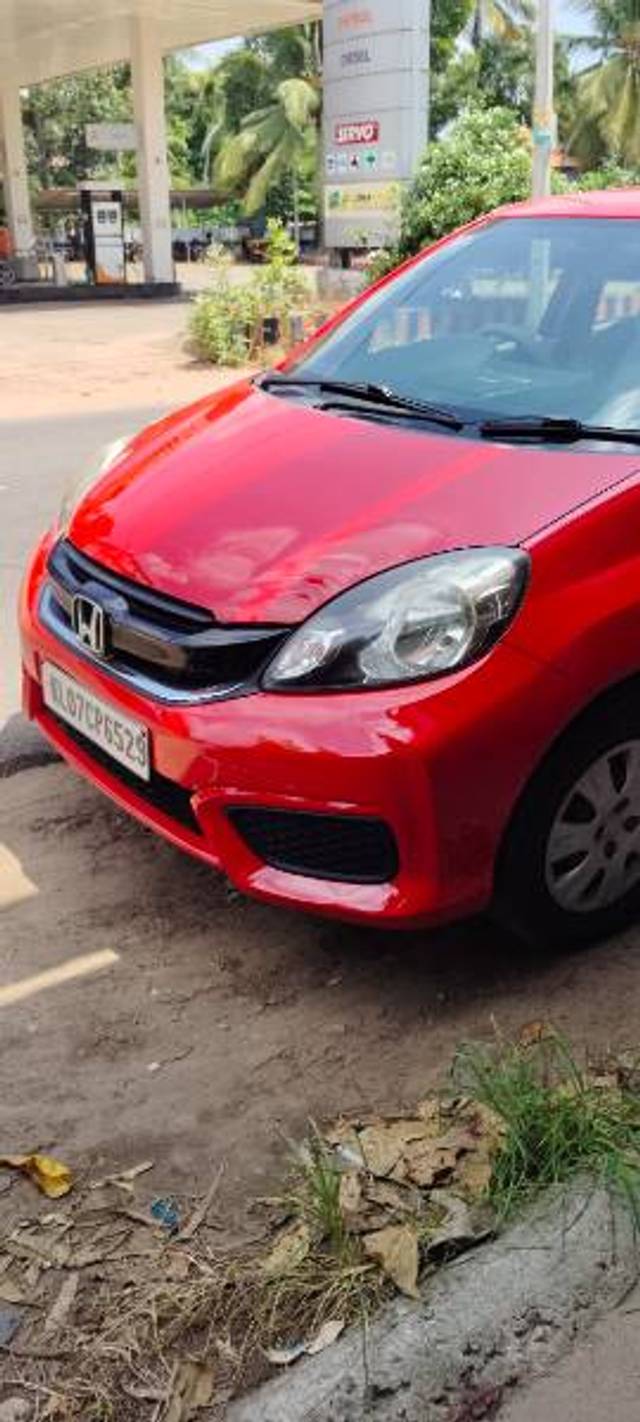 https://images10.gaadi.com/usedgaadi-sellcar/UsedCar/e552bb35a/c9c9fa47-edef-4cdc-8b68-de07ea5ab715.jpg?imwidth=6400