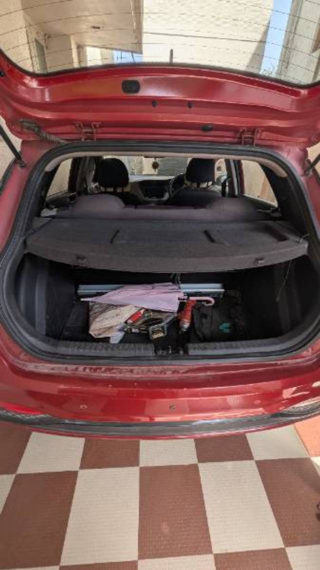 https://images10.gaadi.com/usedgaadi-sellcar/UsedCar/e5531529a/14fc7019-644f-416f-a544-920b89e553af.jpg?imwidth=6401