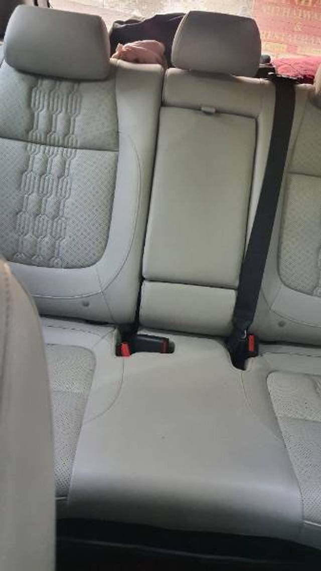 https://images10.gaadi.com/usedgaadi-sellcar/UsedCar/e5532708a/8cd34083-4e32-42e0-b1f5-84f9673f50e6.jpg?imwidth=6402