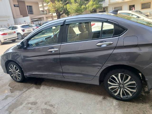 https://images10.gaadi.com/usedgaadi-sellcar/UsedCar/e5533330a/3cb23d22-be94-4628-9270-88292d346f07.jpg?imwidth=6401