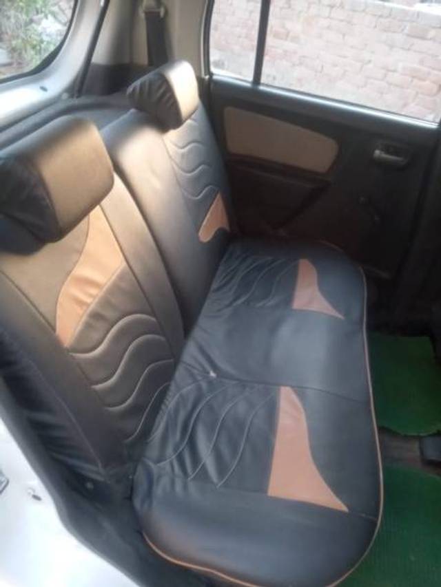 https://images10.gaadi.com/usedgaadi-sellcar/UsedCar/e5538805-89db-4e7e-9614-f94b88977f31/8f98792e-b8bc-4b88-92a4-5c5aa336d658.jpg?imwidth=6401