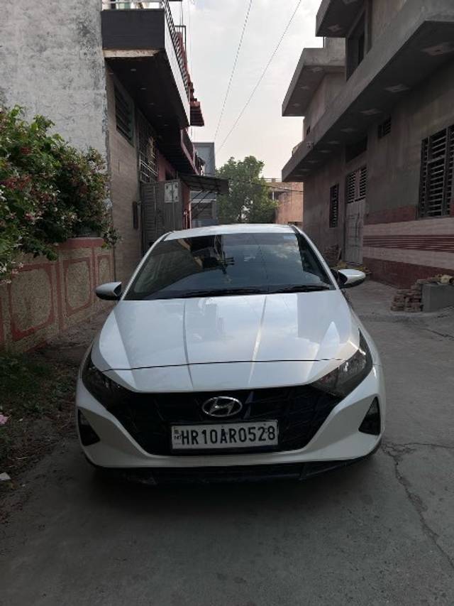 https://images10.gaadi.com/usedgaadi-sellcar/UsedCar/e553cbdba/af1798c5-60d8-4fe2-9e60-c7a16e8765eb.jpeg?imwidth=6400