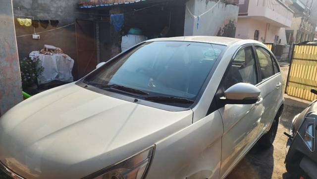 https://images10.gaadi.com/usedgaadi-sellcar/UsedCar/e553fa69a/dca667e1-dd83-4bc7-817d-20285fde2bb0.jpg?imwidth=6402