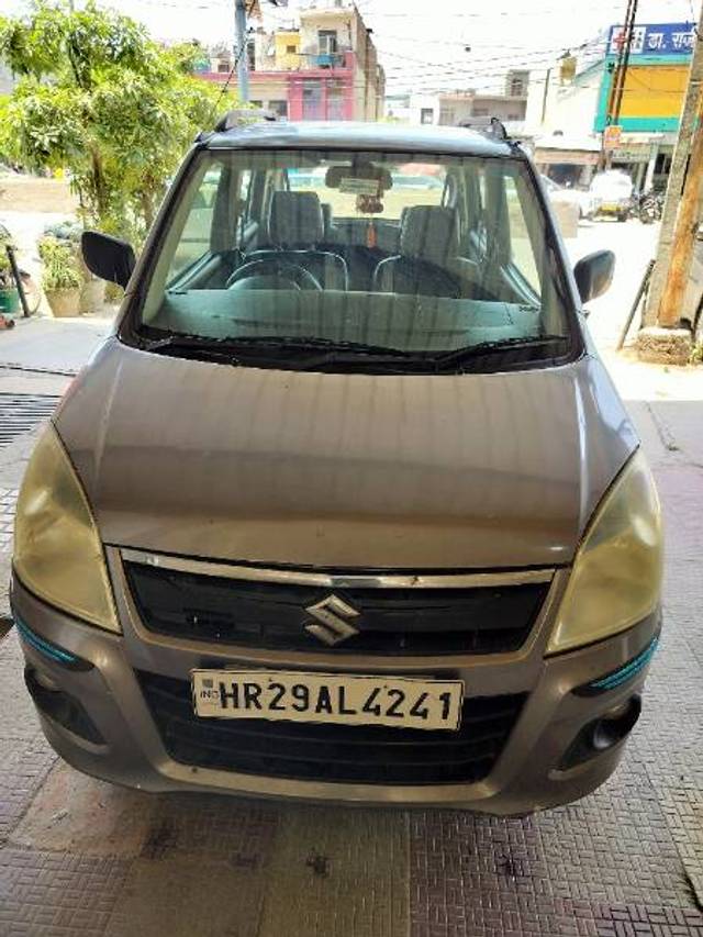 https://images10.gaadi.com/usedgaadi-sellcar/UsedCar/e5544eb3a/3b144de7-d53e-467e-b0c0-d5a24f1a6897.jpg?imwidth=6400